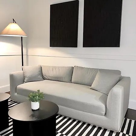 Modern Luxury Apartment In City Quincy Exterior photo